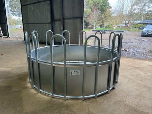12 Head Hooped Bale Feeder